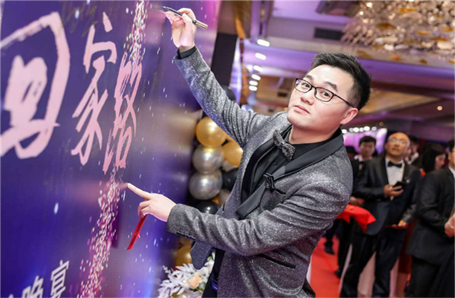 【高光“疫”事】勇敢逆行的特殊“网约车”——金世豪90后，用信念打通生命运输线