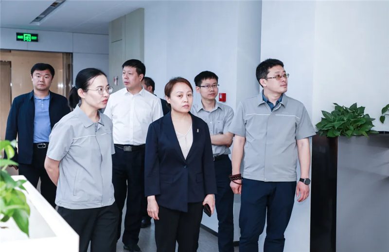 2023年5月15日，河北建材职业技术学院党委书记张明莉一行到金世豪北京集团进行校企合作交流。